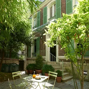 Maison Lepic Montmartre 3*, Париж Франция